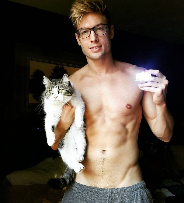 hot-dudes-with-kittens-instagram-481__605