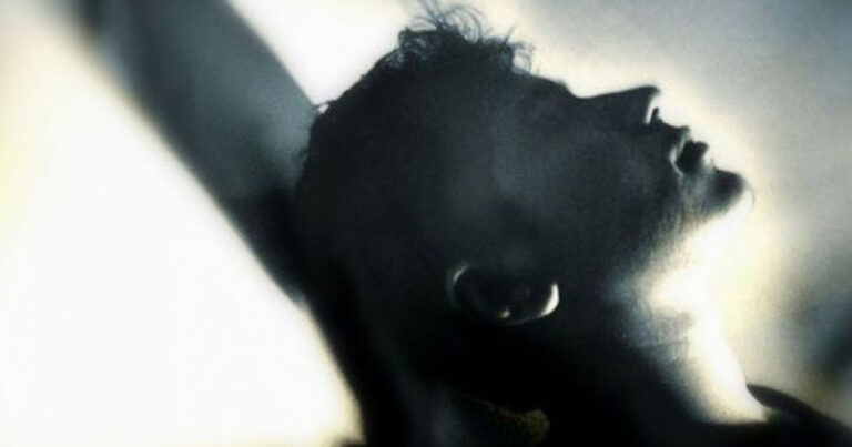 Εκείνοι που δεν αντέχουν τη μοναξιά, κάνουν τις χειρότερες σχέσεις