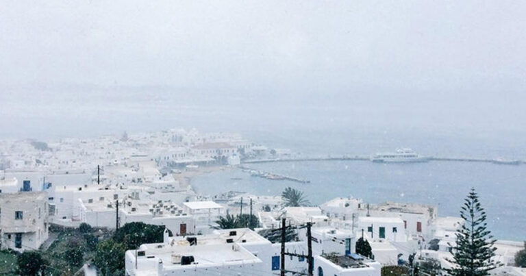 Οι χιονισμένες Μύκονος και Πάρος ντυμένες στα λευκά!