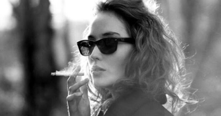 Η γυναίκα φεύγει όταν είσαι απών.