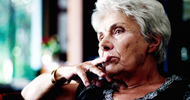 Η ευτυχία δεν βγάζει ποίηση, μια συνέντευξη με την Κική Δημουλά