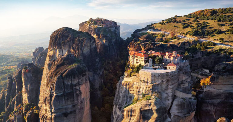 Τα Μετέωρα εντυπωσιάζουν όλο το κόσμο! (βίντεο από ψηλά)