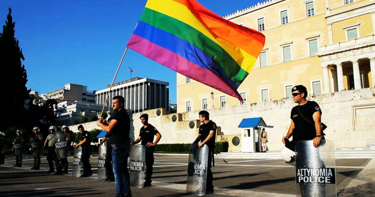 Το συγκλονιστικό κείμενο μιας 15χρονης για την ομοφυλοφιλία στην Ελλάδα.