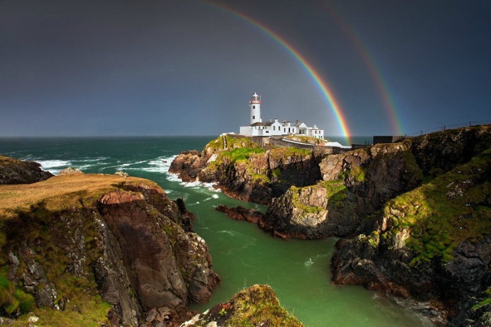 5881010-R3L8T8D-1000-The-Beautiful-Lighthouse-of-Lough-Swilly-Ireland