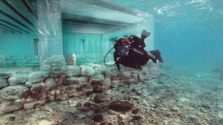 Μία ολόκληρη ελληνική πόλη κάτω από τη θάλασσα της Ελαφόνησου