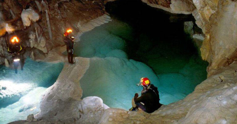 Σπήλαιο Λιμνών: Ένας μυστικός παράδεισος ανυπέρβλητης ομορφιάς στην Αχαΐα.