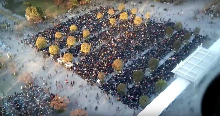 Εκπληκτικό time-lapse δείχνει τον έλεγχο ενός τεράστιου πλήθους στο Τόκιο!
