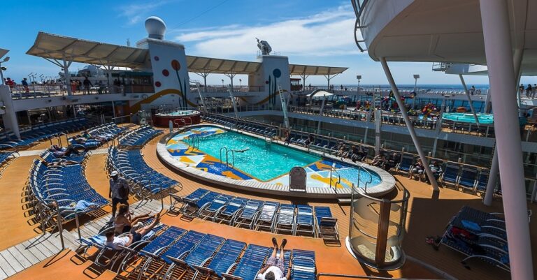 Allure of the Seas: Το μεγαλύτερο κρουαζιερόπλοιο στον κόσμο.