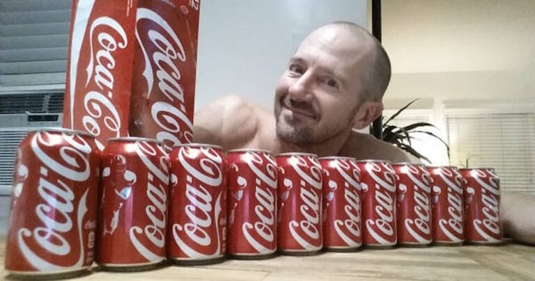 Αυτός ο άντρας έπινε 10 κουτάκια Coca-cola την ημέρα. Δείτε πως έγινε μετά από έναν μήνα…