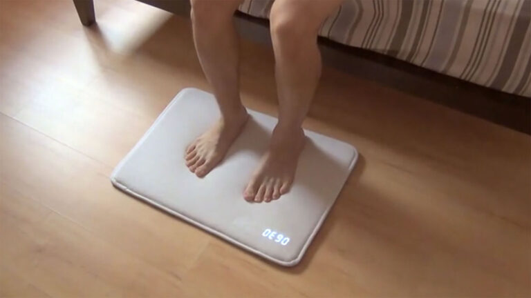 Αυτό το ξυπνητήρι – χαλάκι δεν θα σταματήσει να χτυπάει εάν δεν σηκωθείτε από το κρεβάτι!