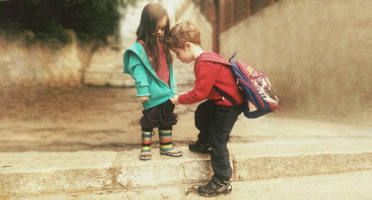 20 εικόνες που δείχνουν πόσο απολύτη είναι η ευτυχία ανάμεσα στα αδέλφια.