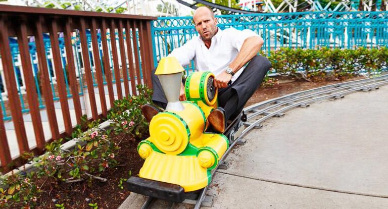 Τα πρώτα 40 χρόνια της παιδικής ηλικίας ενός αγοριού είναι τα πιο δύσκολα.