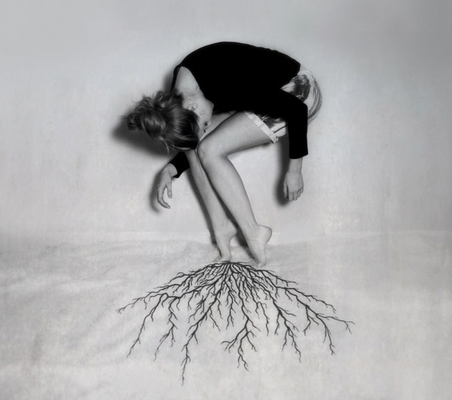 20 εντυπωσιακά σουρεαλιστικά αυτοπορτρέτα από μια απλή 20χρονη φοιτήτρια! 120 13004760-R3L8T8D-650-2