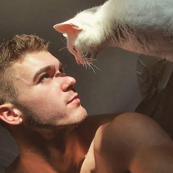 hot-dudes-with-kittens-instagram-70__605