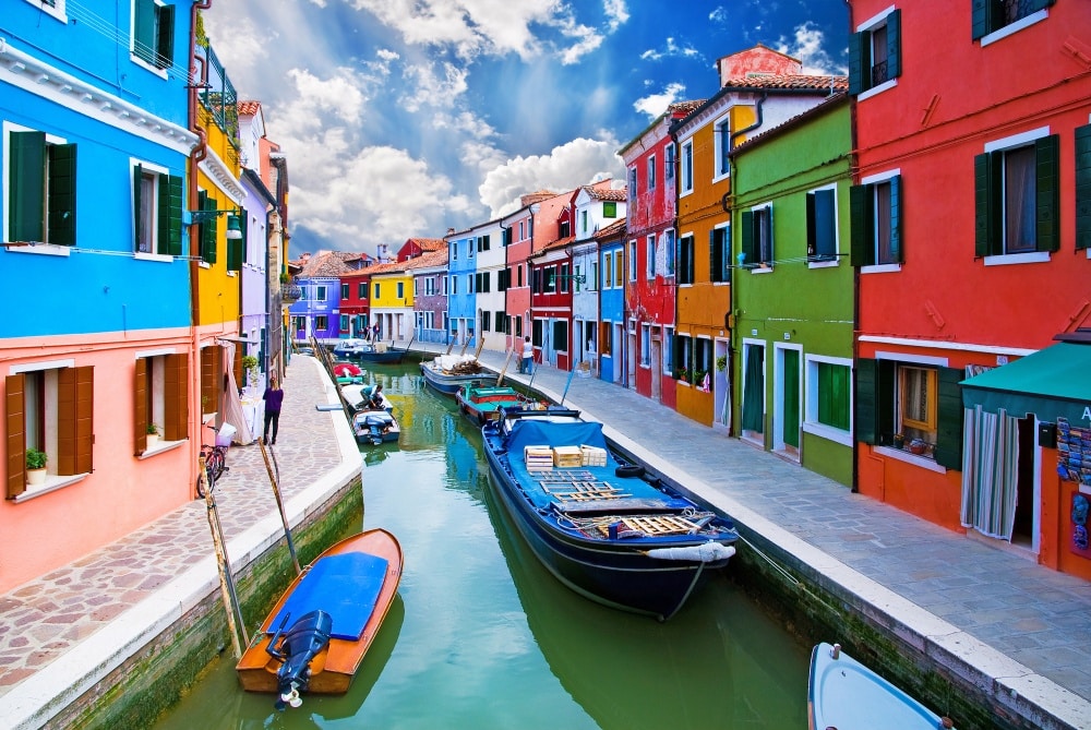 10566110-R3L8T8D-1000-burano1