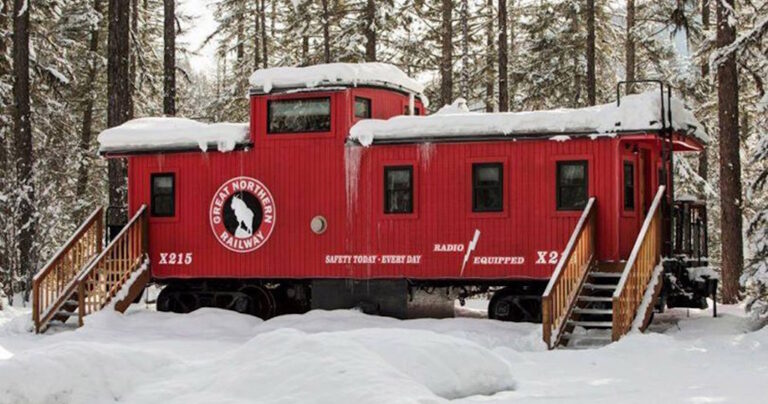 Ποτέ δεν θα πιστεύατε τι βρίσκεται μέσα σε αυτό το εγκαταλελειμμένο και παλιό βαγόνι τρένου