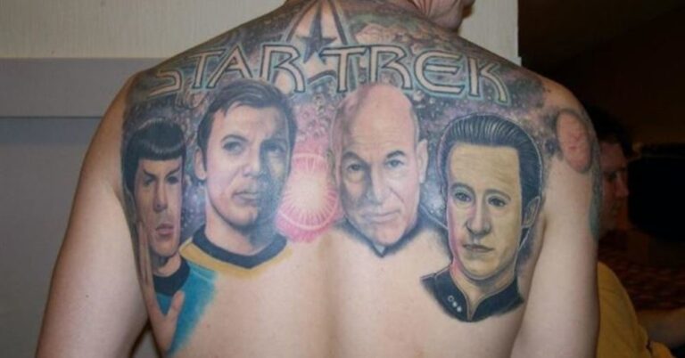 40 απίθανα τατουάζ εμπνευσμένα από ταινίες, σειρές και ηλεκτρονικά παιχνίδια.