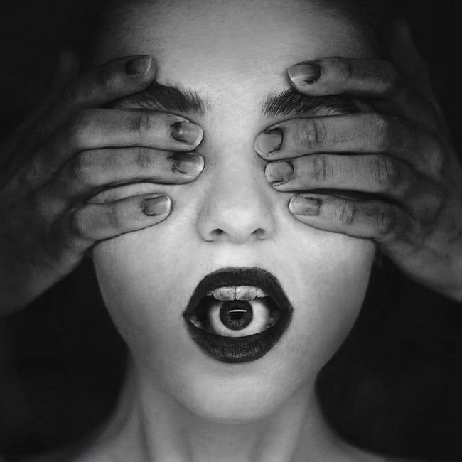 3440455-R3L8T8D-650-surreal-self-portraits-rachel-baran-18