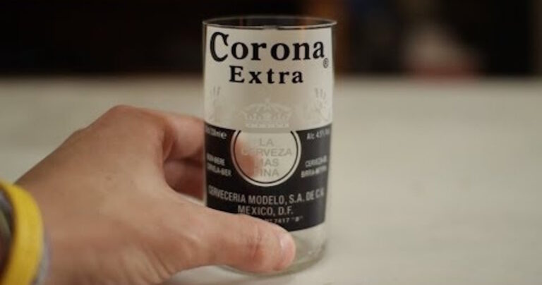 Δείτε πώς μπορείτε να μετατρέψετε ένα μπουκάλι μπύρας σε ποτήρι μέσα σε 2 λεπτά!