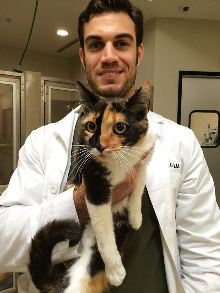 hottest-vet-pet-doctor-evan-antin-california-376__700