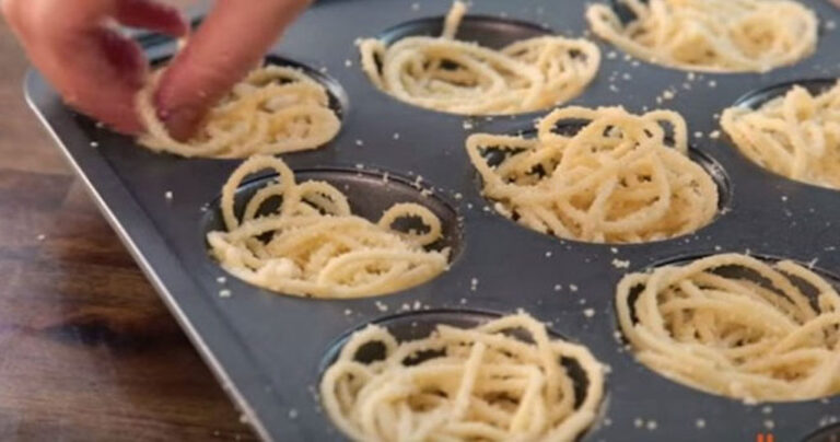 Έβαλε σπαγγέτι σε μια φόρμα για μάφιν. Δείτε τι έφτιαξε!