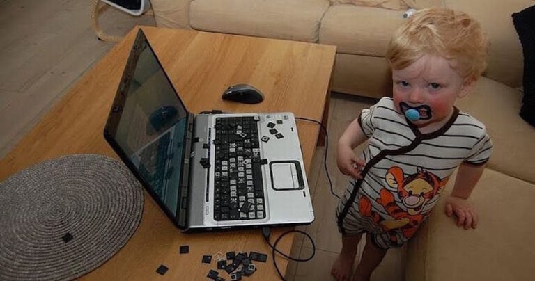 16 εικόνες που δείχνουν ότι κάτι δεν πάει καλά όταν τα παιδιά σας είναι πολύ ήσυχα