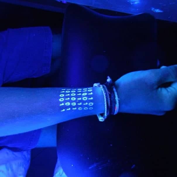 glow-in-dark-tattoos-uv-black-light-311__605