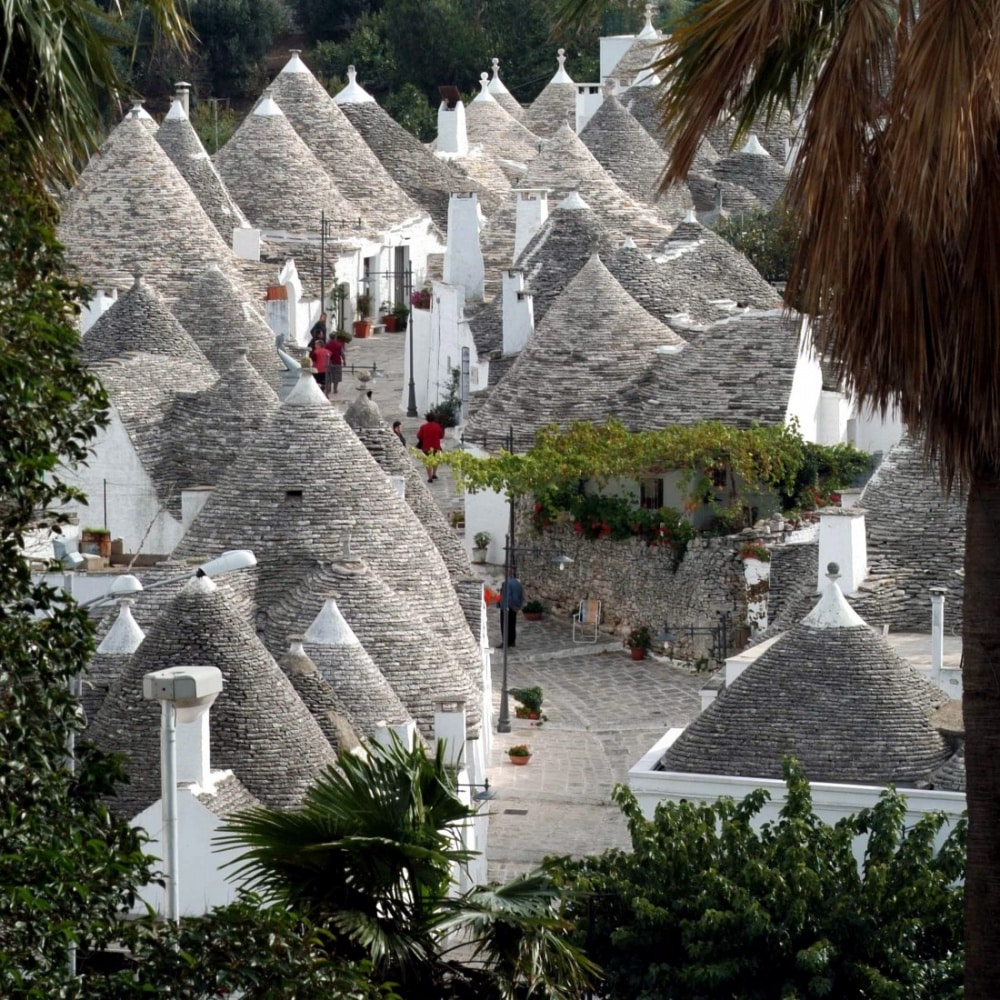 676855-1000-1455089998-Alberobello-Trulli-Italy-1100x1100