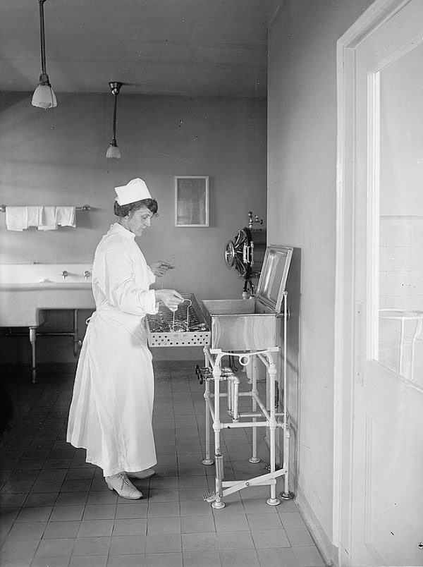 nurse-1920-e1455043013957-600x804