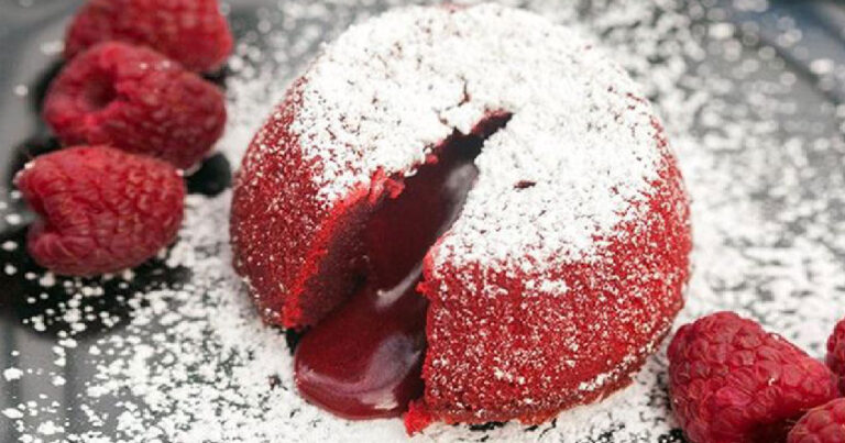 Συνταγή: Red velvet υγρό σουφλέ σοκολάτας