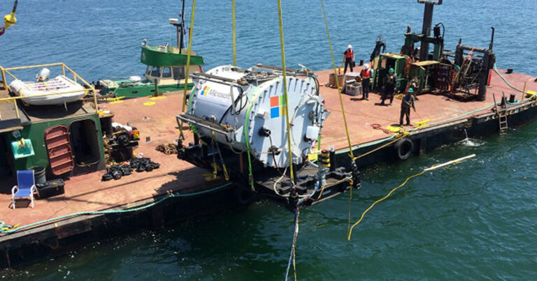 Γιατί η Microsoft πετάει τεράστιους υπολογιστές στους ωκεανούς;