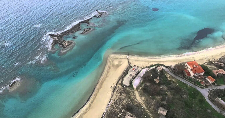 Αμμόχωστος: H πόλη–φάντασμα μέσα από ένα εναέριο βίντεο.