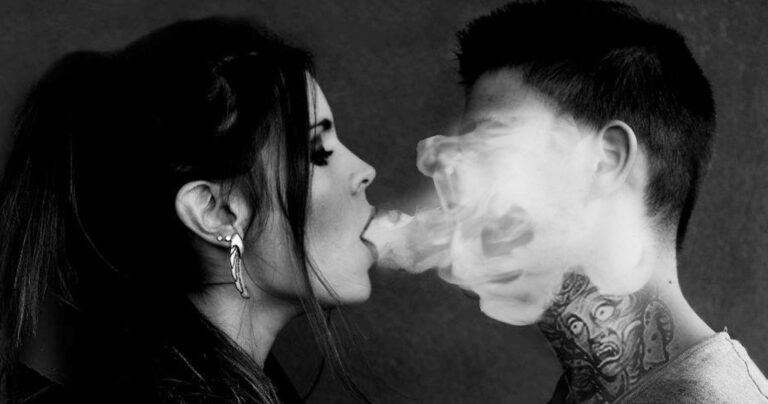 «Όσους έχουν εύκολο το μπινελίκι μην τους φοβάσαι.»