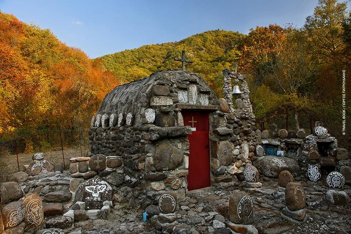 15 «Άγνωστοι» ναοί που αξίζει να ανακαλύψετε στην Ελλάδα