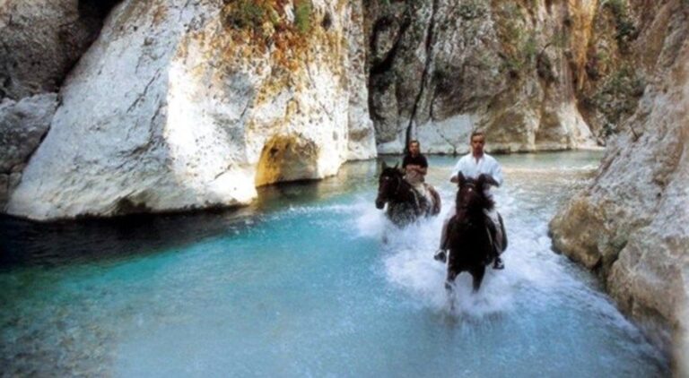 Ο θρυλικός ποταμός Αχέροντας που μαγεύει τον επισκέπτη