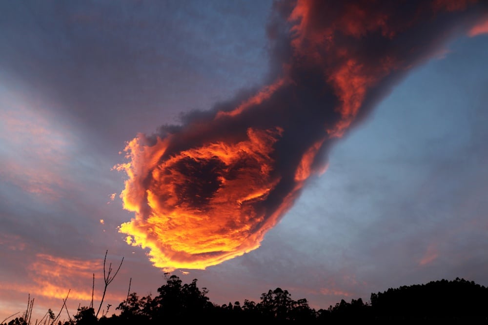 38555-1000-1455808615-unusual-cloud-formation-fist-hand-of-god-portugal-raw