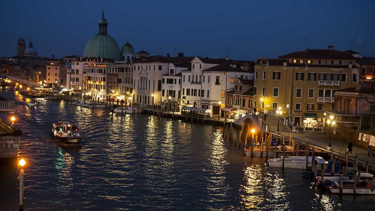 l_20150707-night-in-venice-1200