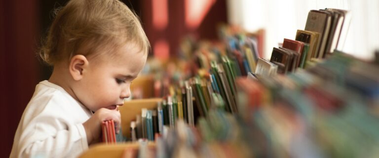 Ανοίγει η πρώτη βιβλιοθήκη για βρέφη και νήπια στην Ελλάδα!