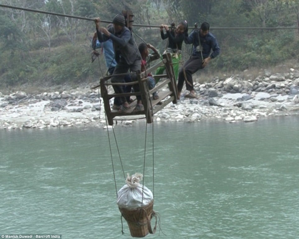 cable-bridge-nepal-2