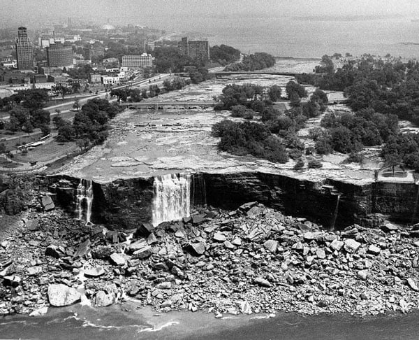 perierga.gr - Οι καταρράκτες του Νιαγάρα “στέρεψαν” το 1969!