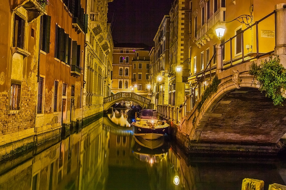 City_landscape_Venice_at_night_light_(8174786148)