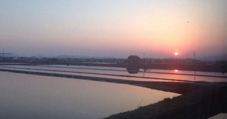 Πώς φαίνεται ο ήλιος σε δύο σημεία που βρίσκονται σε αντίθετες τοποθεσίες στον κόσμο;