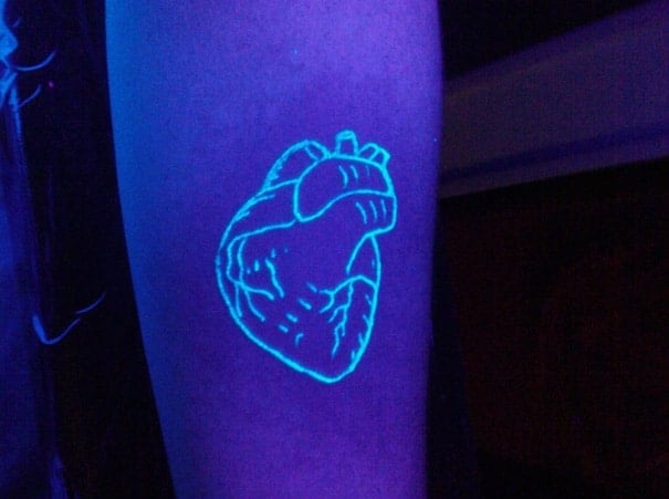 glow-in-dark-tattoos-uv-black-light-431__605