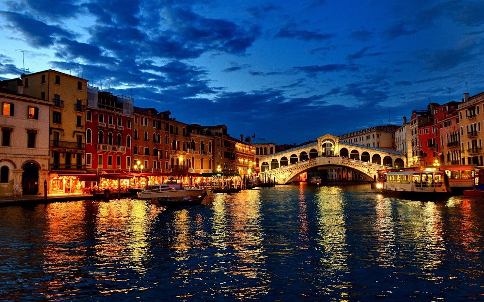 1-venice-at-night