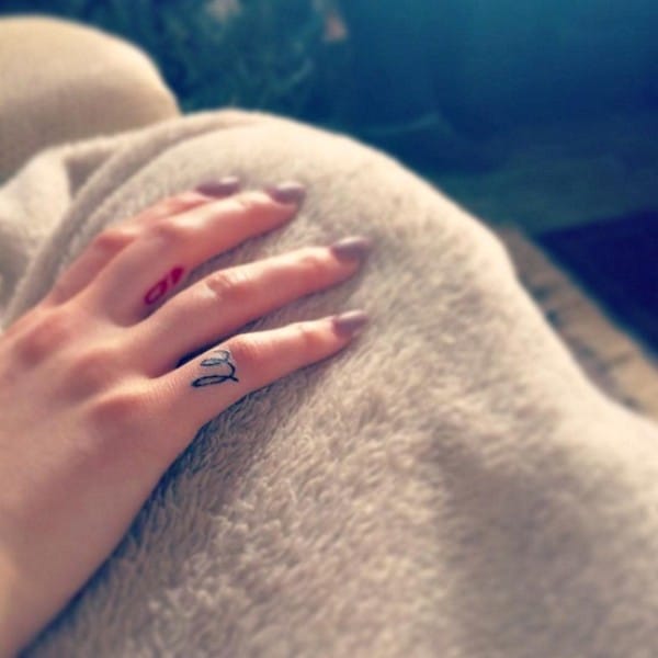finger tattoo 07