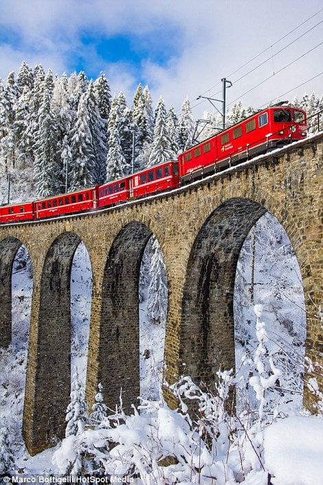 31F3004D00000578-0-The_train_looks_striking_against_the_snowy_backdrop_behind_the_S-a-41_1457355325309