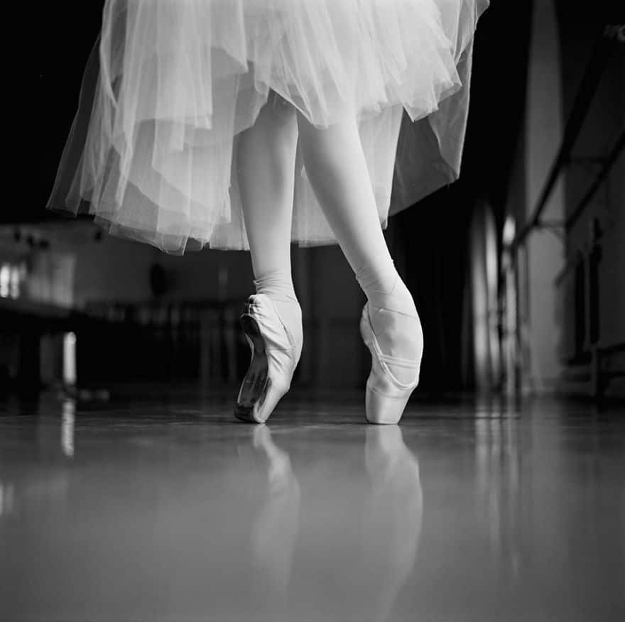 Russian-Ballet-photographer-Darian-Volkova-shares-behind-the-stage-life-of-dancers15__880