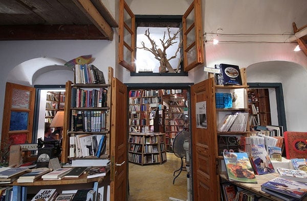  Βιβλιοπωλείο στη Σαντορίνη κορυφαίο στον κόσμο, από το National Geographic!