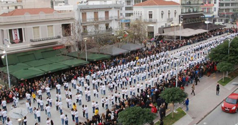 Η Καλαμάτα έσπασε το ρεκόρ Γκίνες χορεύοντας αυτόν τον χορό!