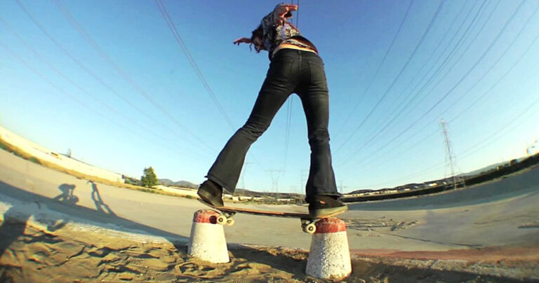 Αυτός ο άντρας κάνει τα πιο τρελά κόλπα με skateboard που έχουμε δει!